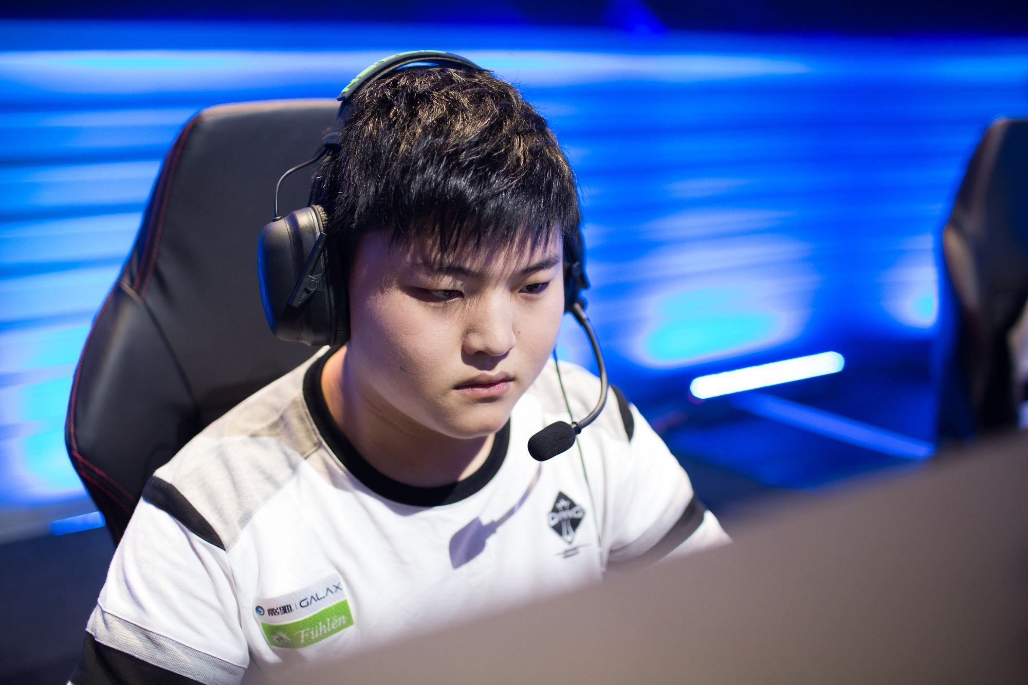 显然更为惊 显然更为惊